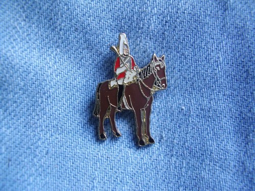 Pin london queen guard - queen's,