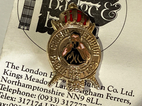 Vintage london badge button - &,